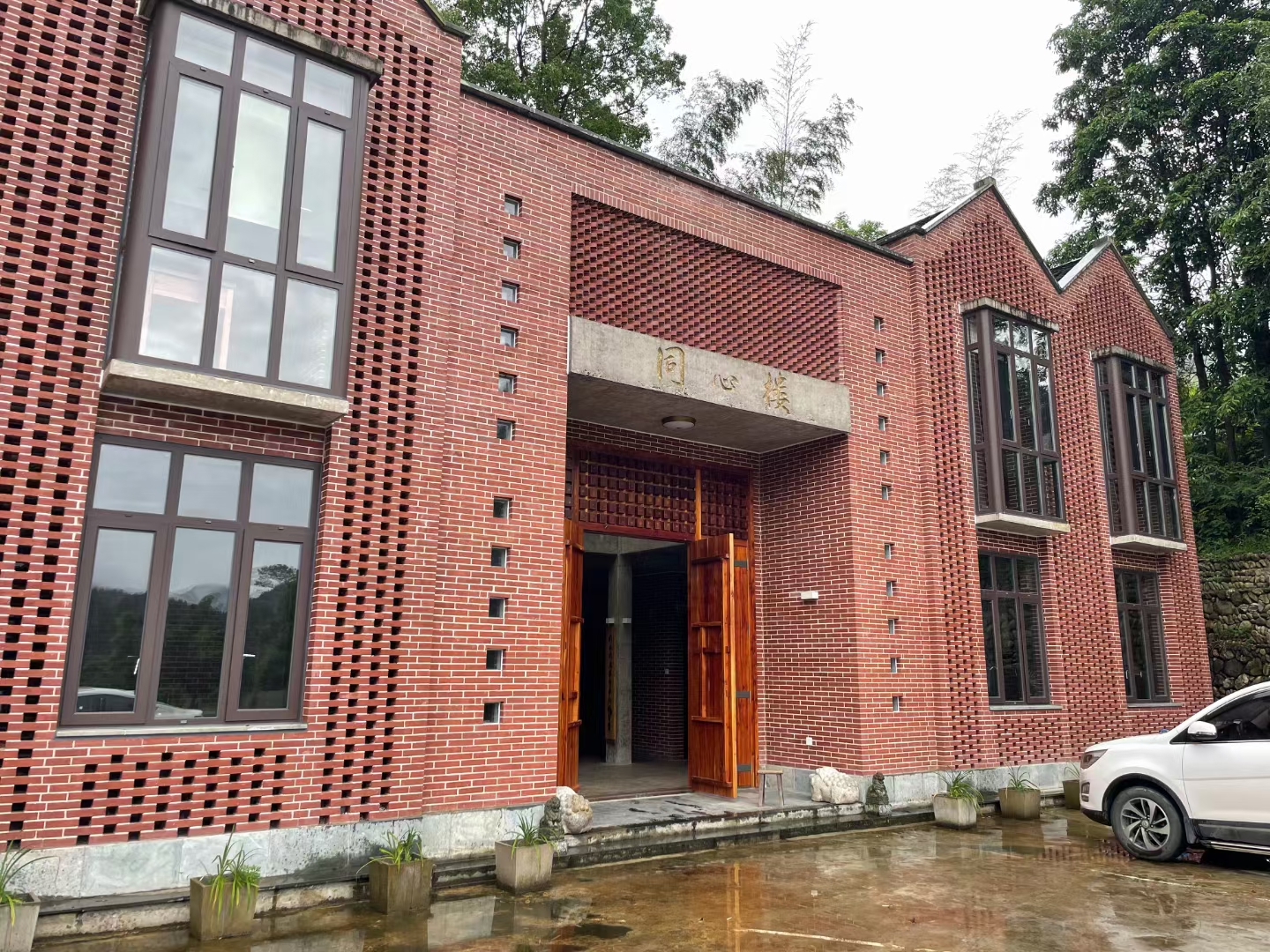 益陽(yáng)市湘陶建筑材料有限公司,益陽(yáng)實(shí)心燒結(jié)磚銷(xiāo)售,古建磚瓦銷(xiāo)售,文化磚哪里好