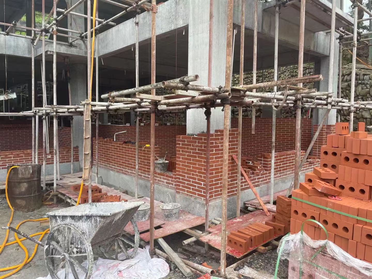 益陽(yáng)市湘陶建筑材料有限公司,益陽(yáng)實(shí)心燒結(jié)磚銷(xiāo)售,古建磚瓦銷(xiāo)售,文化磚哪里好